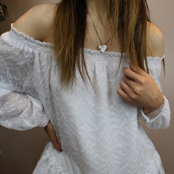 Banana Republic // White Off The Shoulder Top - Picture 4 of 4